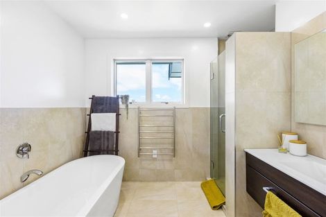 Photo of property in 1100a Whangaparaoa Road, Tindalls Beach, Whangaparaoa, 0930