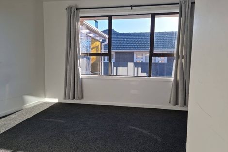 Photo of property in 8 Liverton Crescent, Bishopdale, Christchurch, 8053