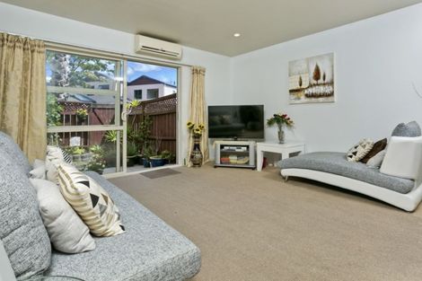 Photo of property in 3/31 Fields Parade, Oteha, Auckland, 0632