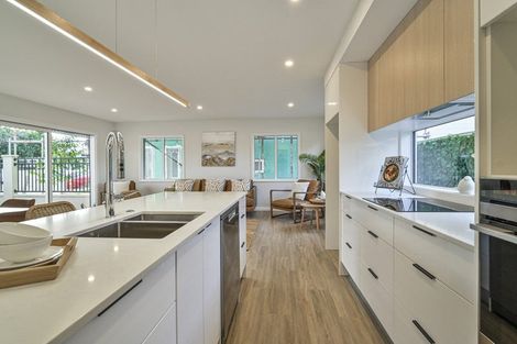 Photo of property in 9b Church Road, Taradale, Napier, 4112