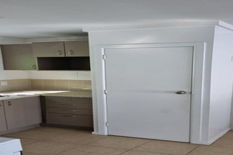 Photo of property in 1/15 Bloomsbury Grove, Newlands, Wellington, 6037