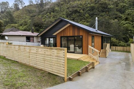 Photo of property in 38 Sunny Grove, Wainuiomata, Lower Hutt, 5014