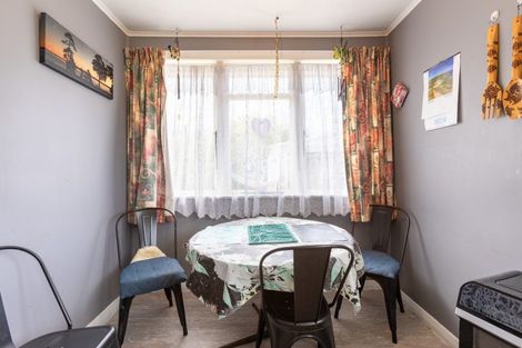 Photo of property in 1 Robertshawe Crescent, Dannevirke, 4930