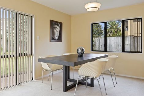 Photo of property in 24 Beach Road, Te Atatu Peninsula, Auckland, 0610