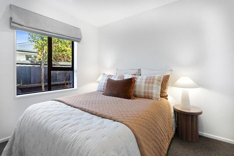 Photo of property in 2/64 Searells Road, Strowan, Christchurch, 8052