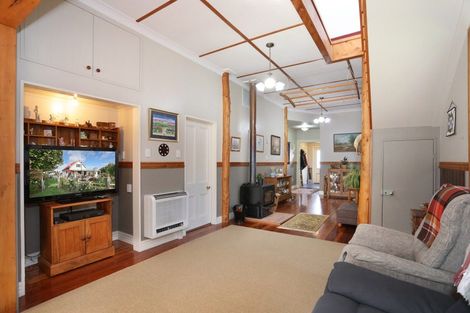 Photo of property in 6 Edwards Street, Kimbolton, Feilding, 4777