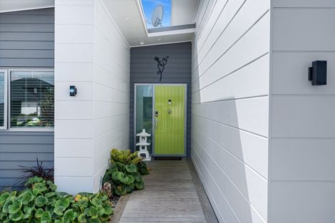 Photo of property in 6 Fred Carr Place, One Tree Point, 0118