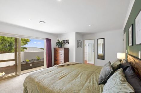 Photo of property in 1 Orlando Close, Frankleigh Park, New Plymouth, 4310
