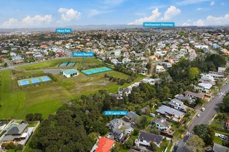 Photo of property in 2/30 Lagoon Way, West Harbour, Auckland, 0618