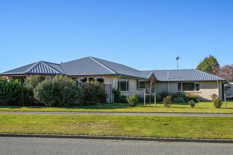 Photo of property in 4 Devon Crescent, Darfield, 7510