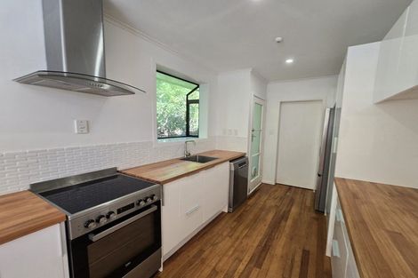 Photo of property in 38 Catherine Crescent, Paparangi, Wellington, 6037