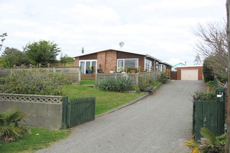 Photo of property in 16 Makora Road, Otaihanga, Paraparaumu, 5036