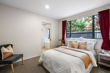 Photo of property in 21 Thornwood Place, Redwood, Christchurch, 8051