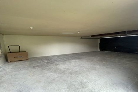 Photo of property in 28 Hinton Place, Weymouth, Auckland, 2103