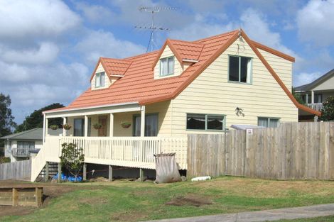 Photo of property in 18 Carillon Place, Massey, Auckland, 0614