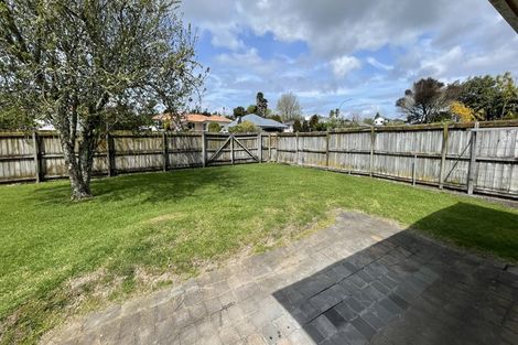 Photo of property in 12 Gill Avenue, Te Atatu Peninsula, Auckland, 0610