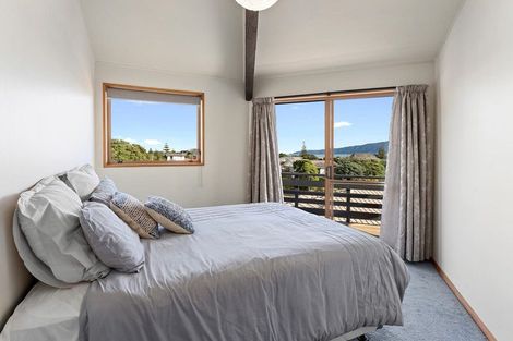 Photo of property in 9 Frances Street, Waikanae Beach, Waikanae, 5036