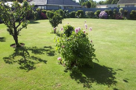 Photo of property in 107 Grimseys Road, Redwood, Christchurch, 8051