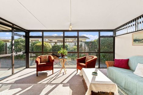 Photo of property in 2 Warwick Place, Springvale, Whanganui, 4501