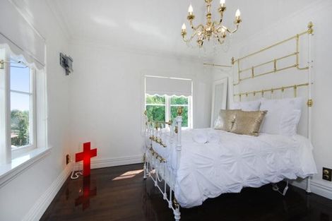 Photo of property in 18 Nikau Street, Eastbourne, Lower Hutt, 5013