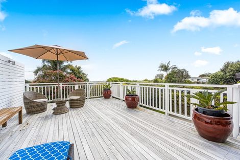 Photo of property in 36 Whangaparaoa Road, Red Beach, 0932