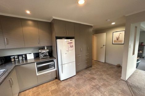 Photo of property in 2 Heuchan Lane, Wanaka, 9305