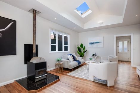 Photo of property in 27 Hinau Street, Eastbourne, Lower Hutt, 5013