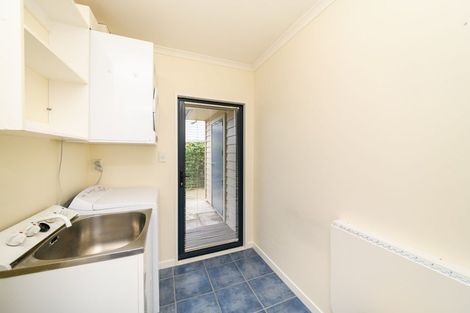 Photo of property in 16 Cloake Way, Palmerston North, 4414