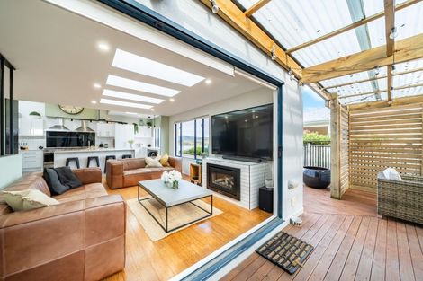 Photo of property in 11 Corlett Road, Plimmerton, Porirua, 5026