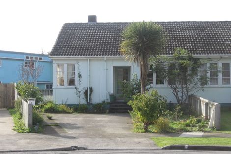 Photo of property in 8 Burke Grove, Naenae, Lower Hutt, 5011