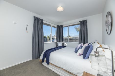 Photo of property in 12 Rosanna Place, Aranui, Christchurch, 8061