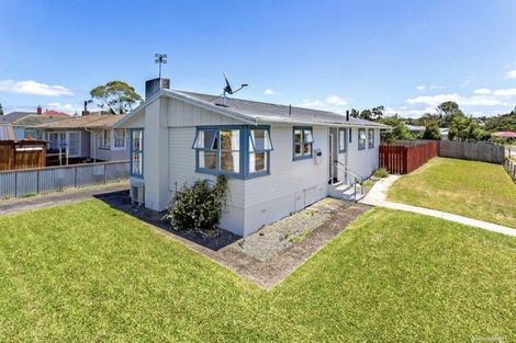Photo of property in 2 Maybelle Place, Kelston, Auckland, 0602