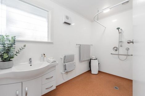 Photo of property in 18 Norwich Place, Awapuni, Palmerston North, 4412