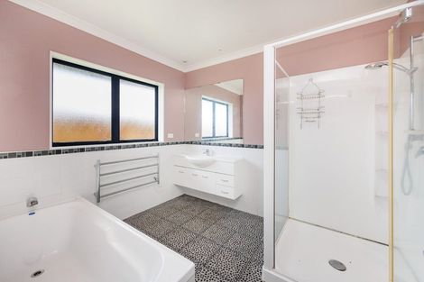 Photo of property in 186 Pacific Drive, Fitzherbert, Palmerston North, 4410