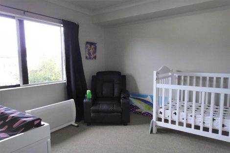 Photo of property in 10 Endeavour Place, One Tree Point, 0118