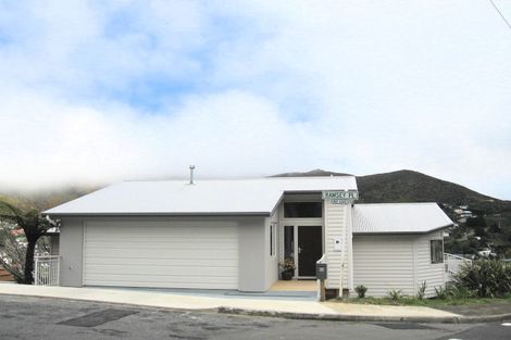 Photo of property in 2a Ramsey Place, Karori, Wellington, 6012