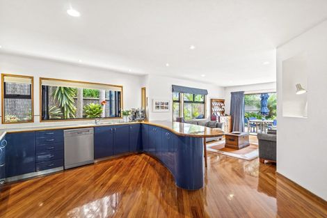 Photo of property in 18 Beulah Avenue, Rothesay Bay, Auckland, 0630