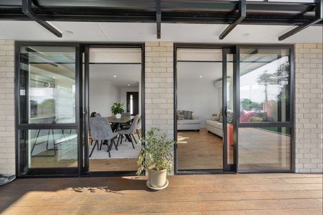 Photo of property in 31 Atutahi Street, Hurdon, New Plymouth, 4310