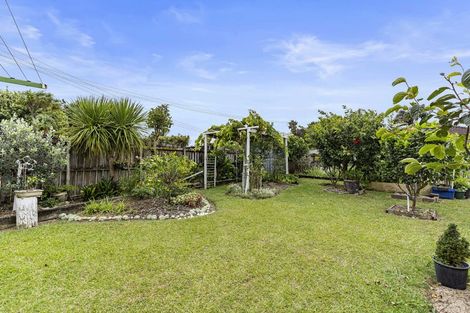 Photo of property in 98 Collingwood Road, Waiuku, 2123