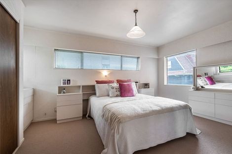 Photo of property in 2/7 Sandford Street, Campbells Bay, Auckland, 0630