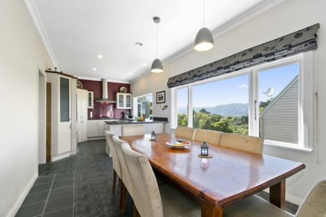 Photo of property in 18 Stanhope Grove, Korokoro, Lower Hutt, 5012