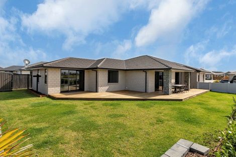 Photo of property in 25 Kitemaunga Avenue, One Tree Point, 0118