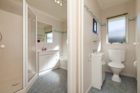 Photo of property in 2 Crown Hill, Paraparaumu, 5032