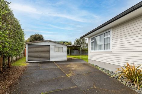 Photo of property in 73 Gloria Avenue, Te Atatu Peninsula, Auckland, 0610