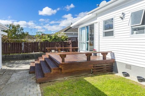 Photo of property in 2 Oxford Crescent, Ebdentown, Upper Hutt, 5018