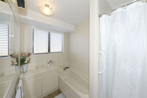 Photo of property in 2/62 Steadman Road, Broomfield, Christchurch, 8042