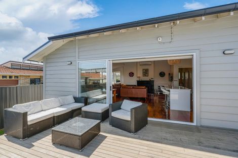 Photo of property in 16 Wolfe Street, Regent, Whangarei, 0112