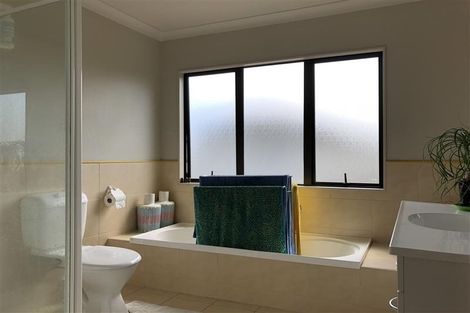 Photo of property in 11 Brittany Drive, Henderson, Auckland, 0612