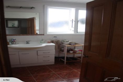 Photo of property in 48 Cutfield Road, New Plymouth, 4310