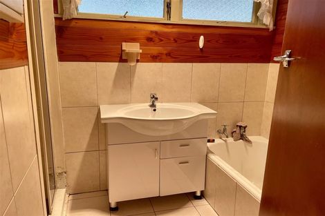 Photo of property in 29 Awaroa Road, Sunnyvale, Auckland, 0612